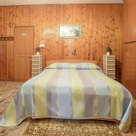 Apartment 3 Bedroom Stunning In Roccaspinalveti